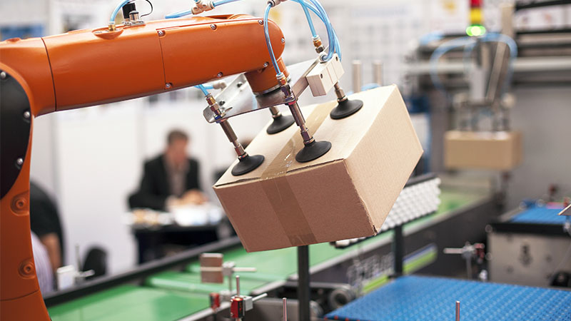 robot arm packing packages
