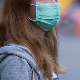 Woman wearing a pollution mask 