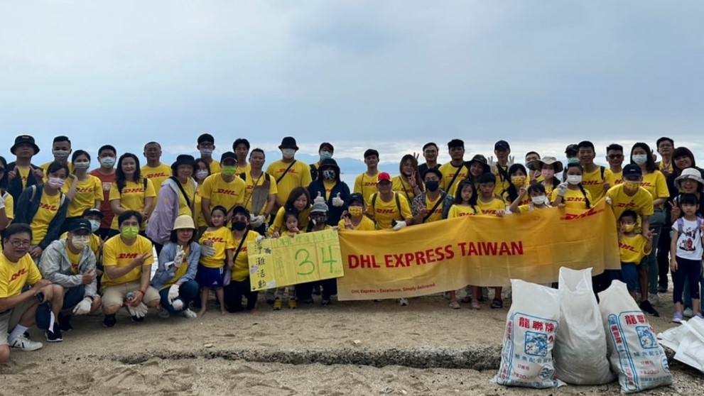 DHL 國際快遞邁入50周年 前進小琉球淨灘守護海洋環境